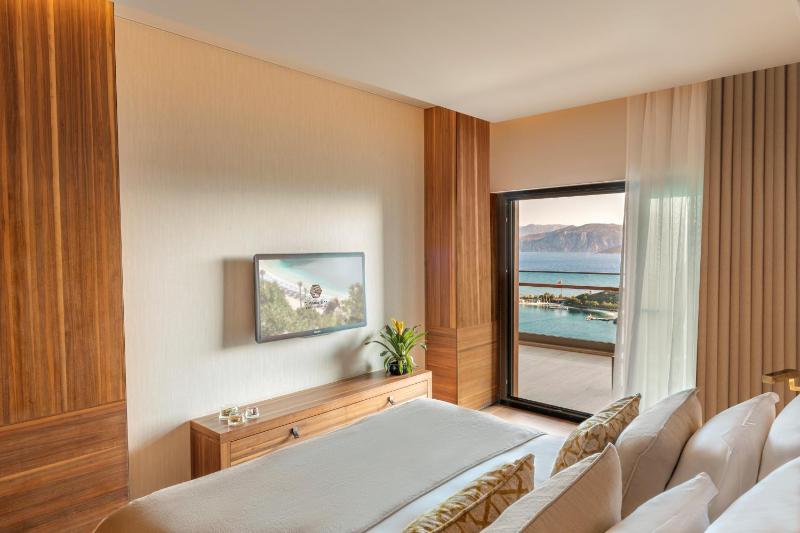 Executive Suite with Sea View image 2
