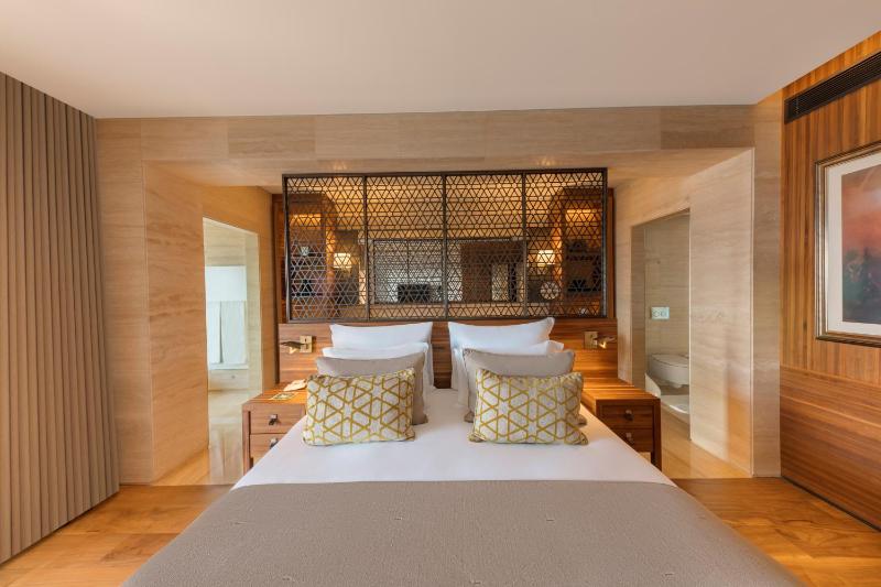 Executive Suite with Sea View image 3