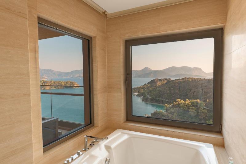 Executive Suite with Sea View image 4