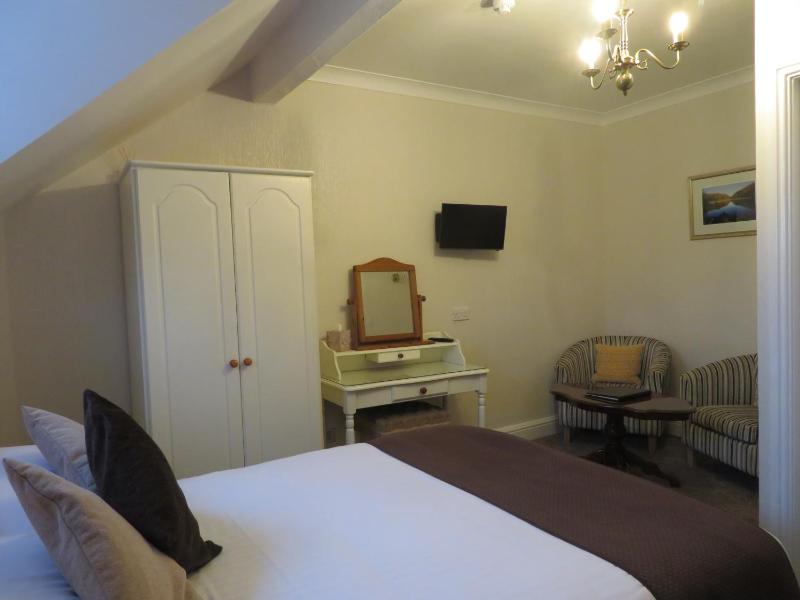 Standard Double Room image 3
