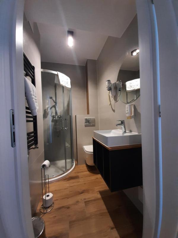 Triple Room with Balcony image 3