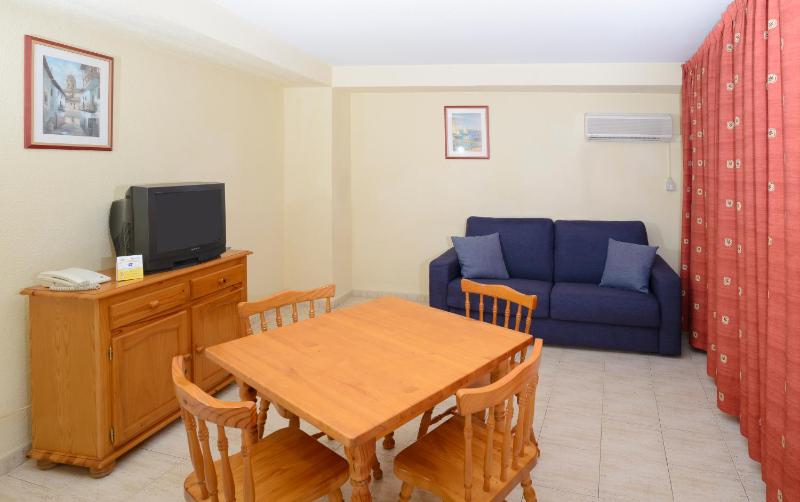 One-Bedroom Apartment image 4