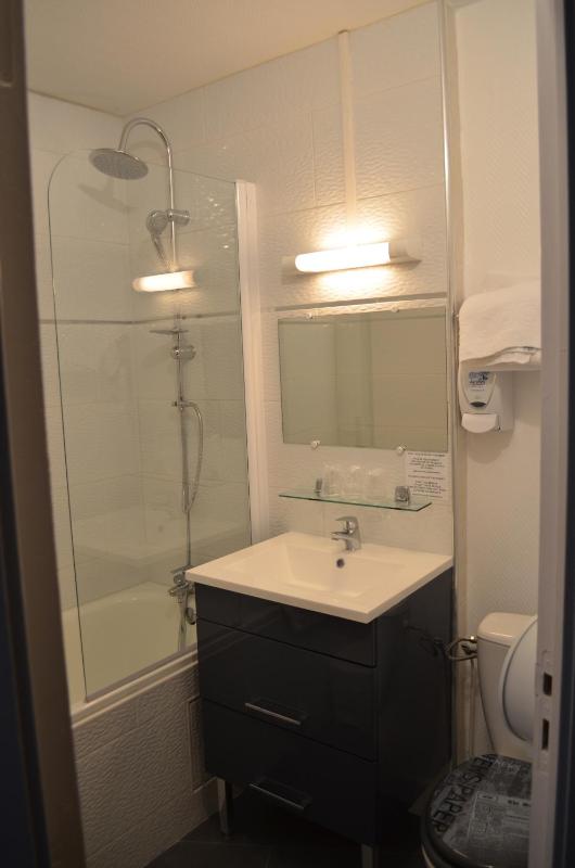 Hôtel Central Anzac Amiens Gare - image 27