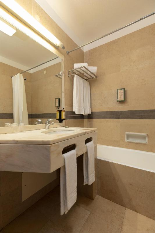Senior Suite image 3
