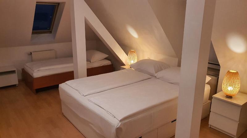 Studio Apartment image 3