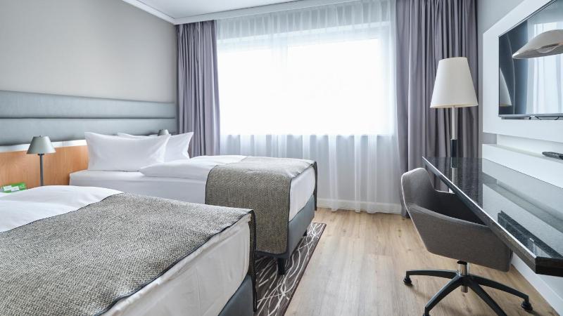 Standard Twin Room image 4