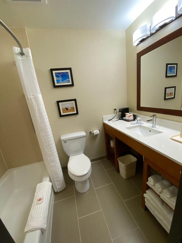 Queen Suite with Two Queen Beds and Sofabed - Non Smoking image 3