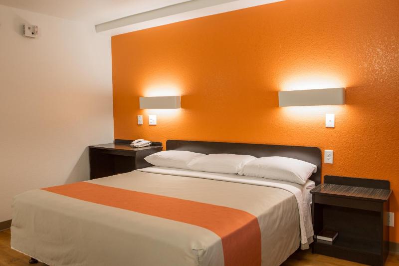 King Room image 3