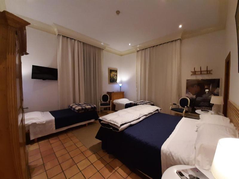 Triple Room image 3