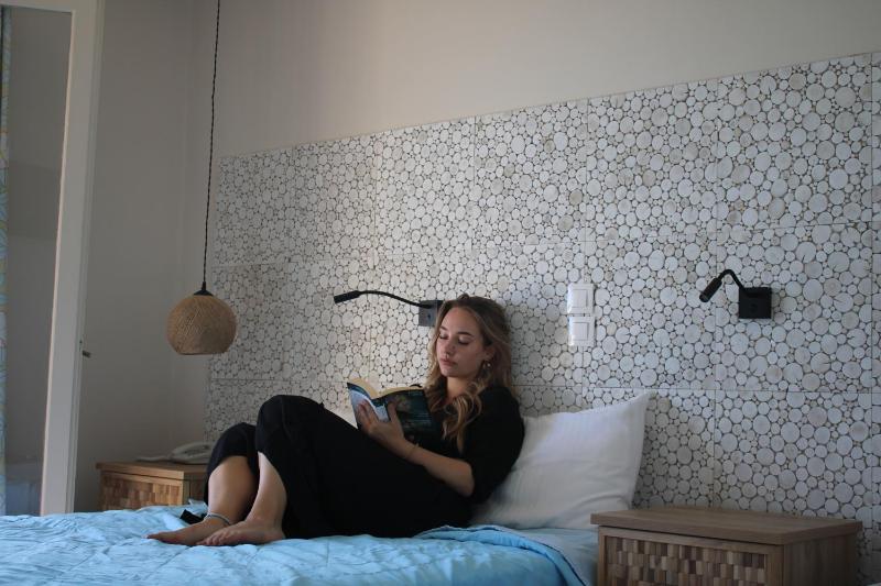 Twin Room with Mountain View image 4