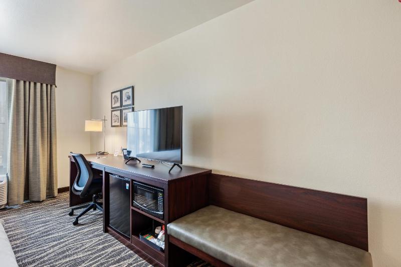 Queen Room image 4