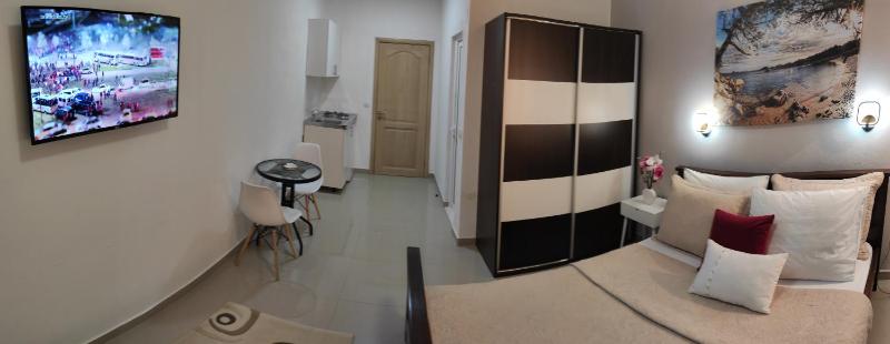 Apartment with Garden View image 2
