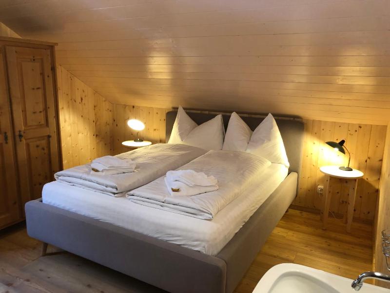 Economy Quadruple Room with Shared Bathroom image 4