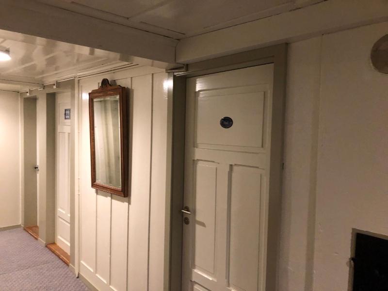 Single Room with Shared Bathroom and Balcony image 3