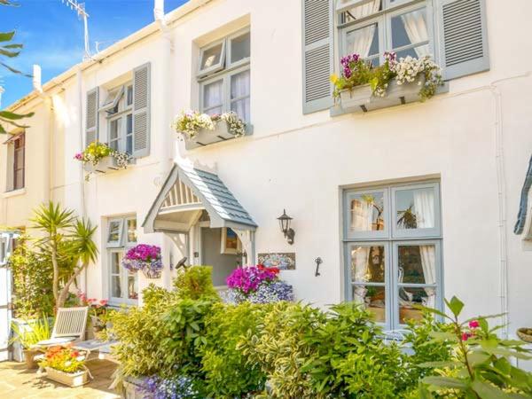 Blue Harbour Cottage - image 1