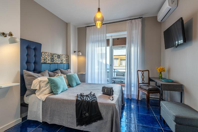Double Room with Balcony image 3