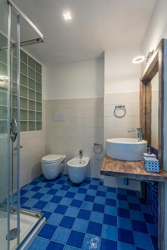 Double Room with Balcony image 2