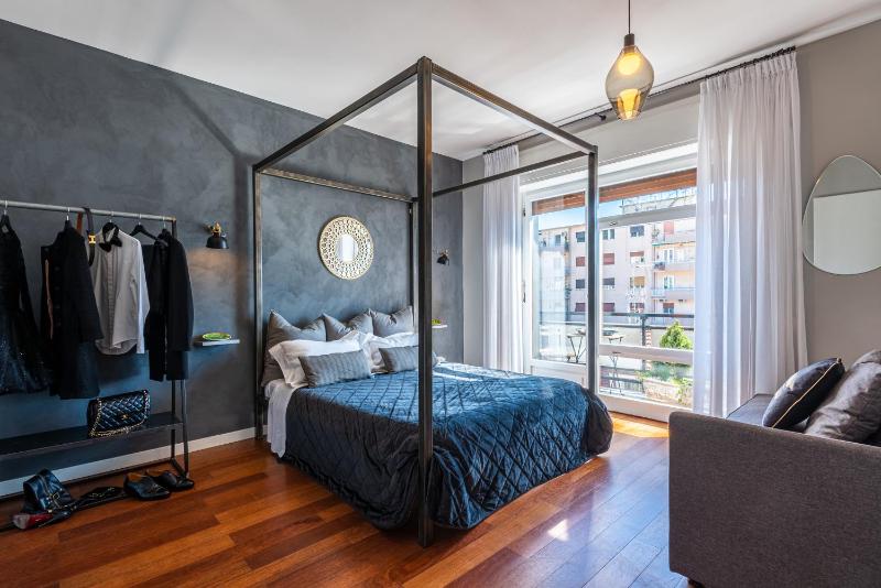 Deluxe Double Room with Balcony image 1
