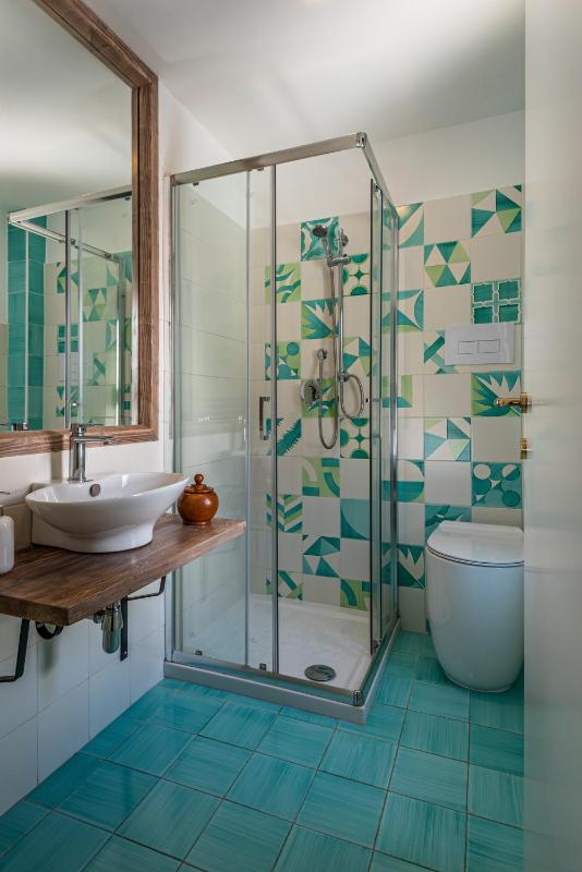 Deluxe Double Room with Balcony image 2