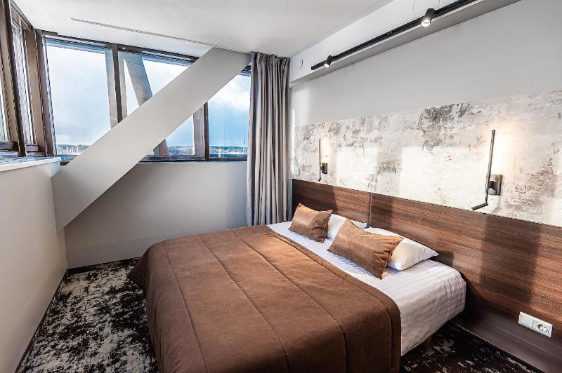 Double or Twin Room image 4
