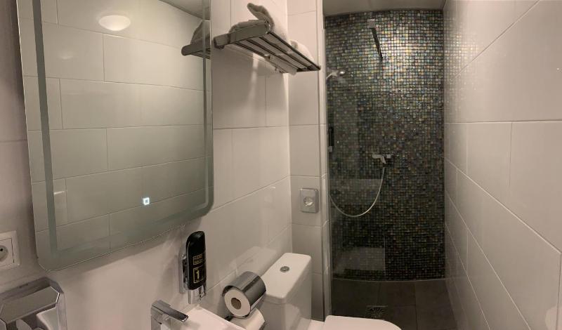 Small Double Room image 3