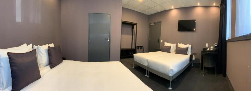 Quadruple Room image 3