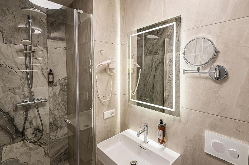 Double or Twin Room image 2