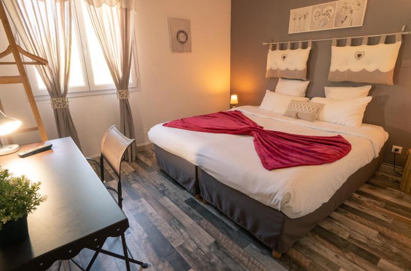 Double Room image 3