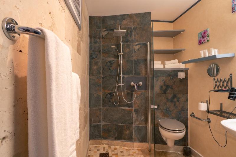 Triple Room image 2