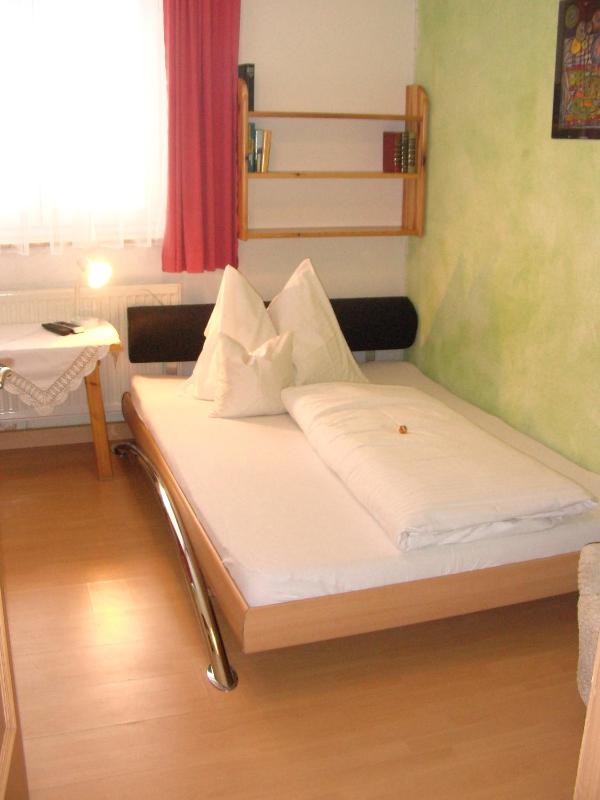 Classic Single Room with Shower image 2