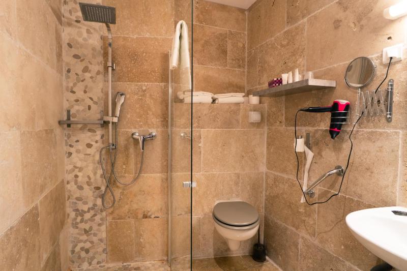 Superior King Room image 2