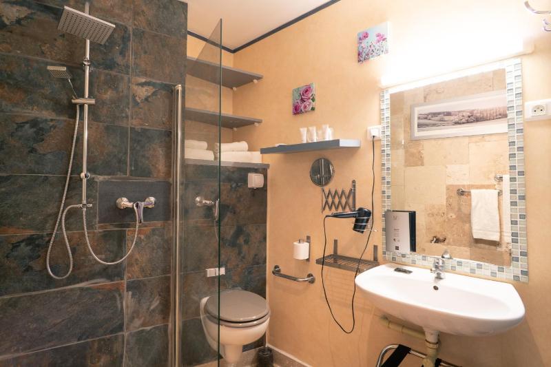 Triple Room image 3