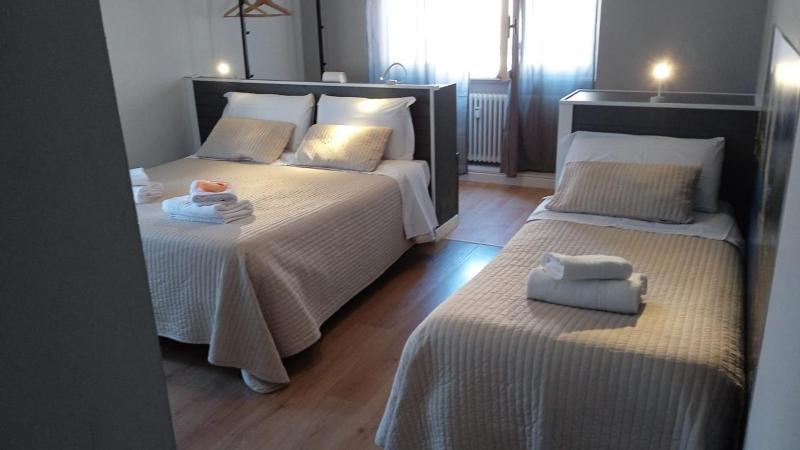 Comfort Triple Room With Terrace image 4