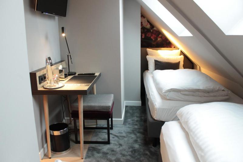 Comfort Single Room image 4