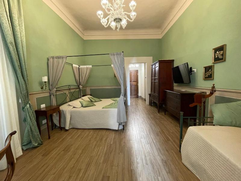 Deluxe Family Suite image 4