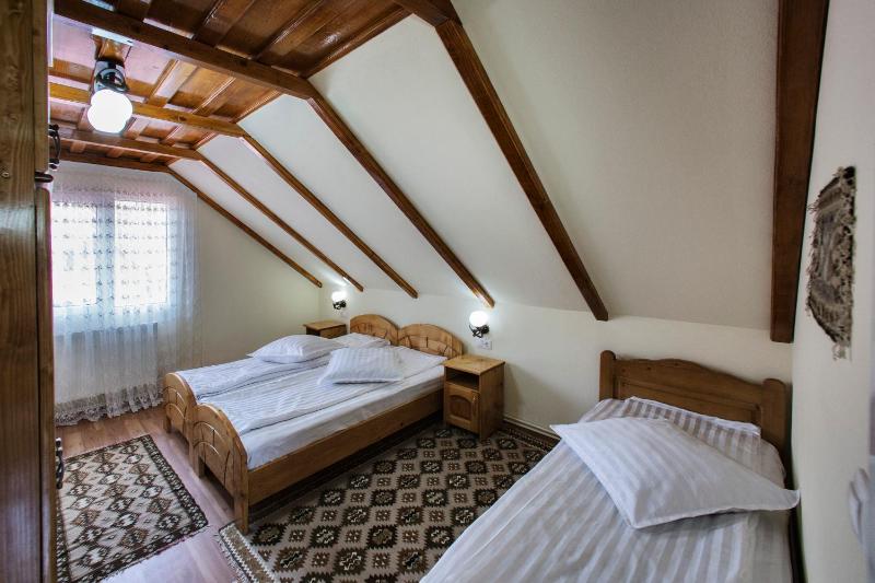 Triple Room with Private Bathroom image 3