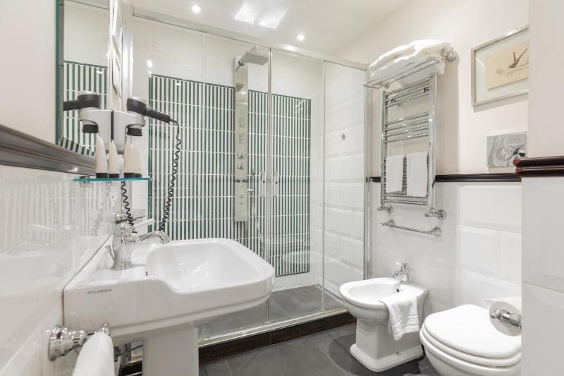 Deluxe Junior Suite image 4