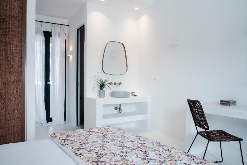  Master Suite with Veranda and Hot Tub image 3