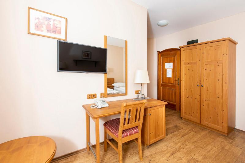Single Room image 3