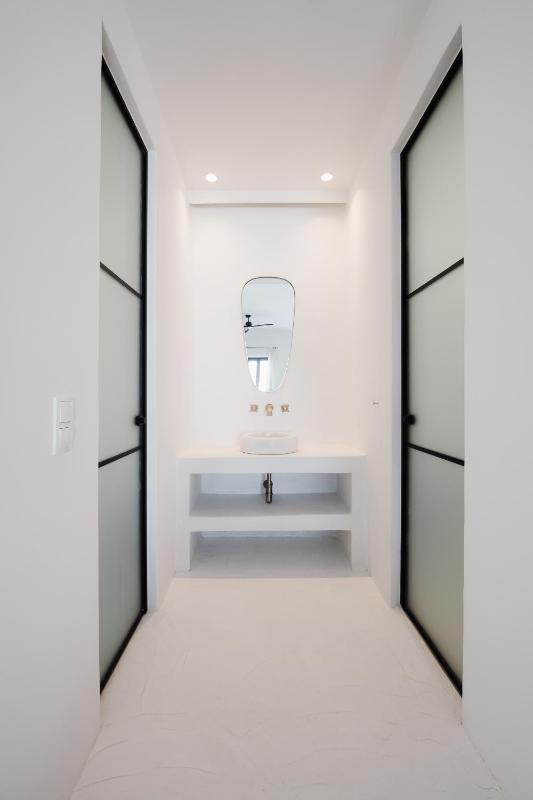 Koukoumi Suite with Veranda and Hot Tub image 2