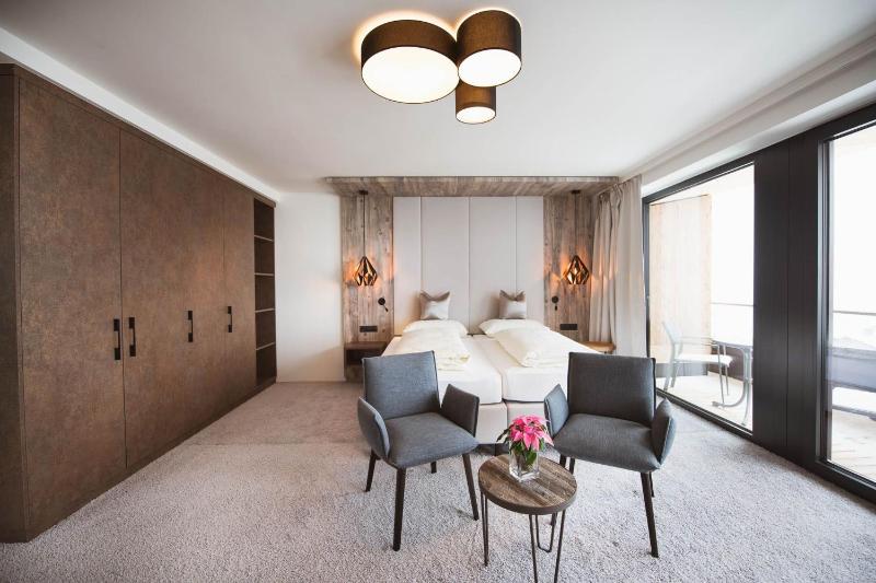 Superior Double Room image 3