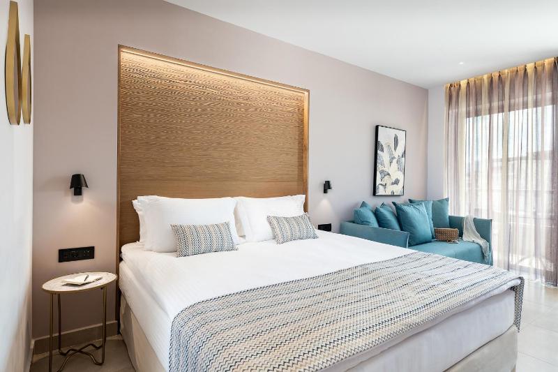 Premium Quadruple Room image 1