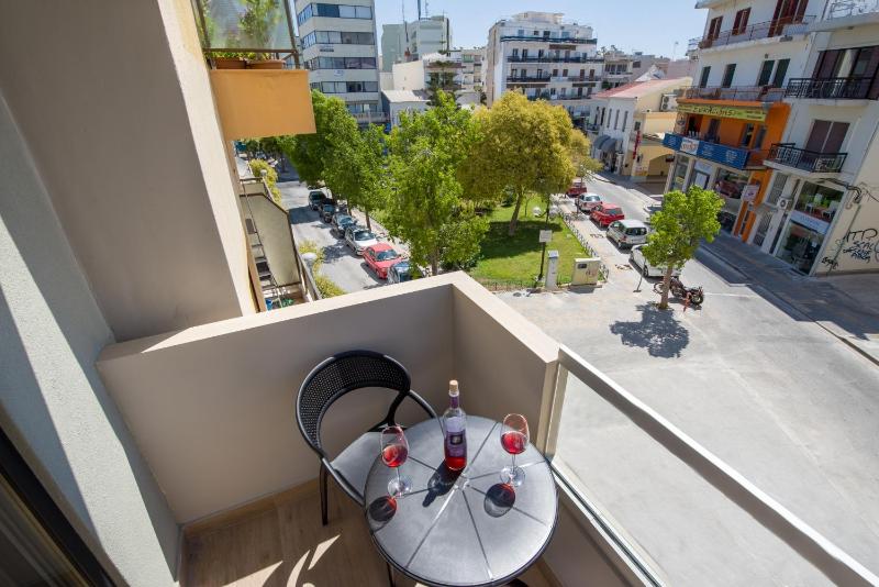 Premium Quadruple Room image 3