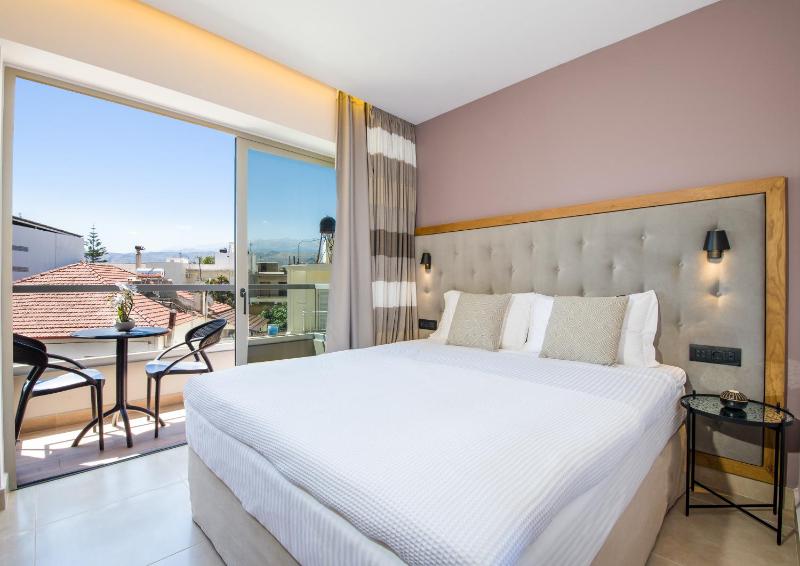 Standard Double Room image 3