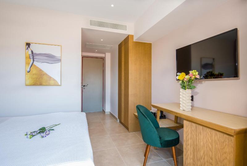 Standard Double Room image 4