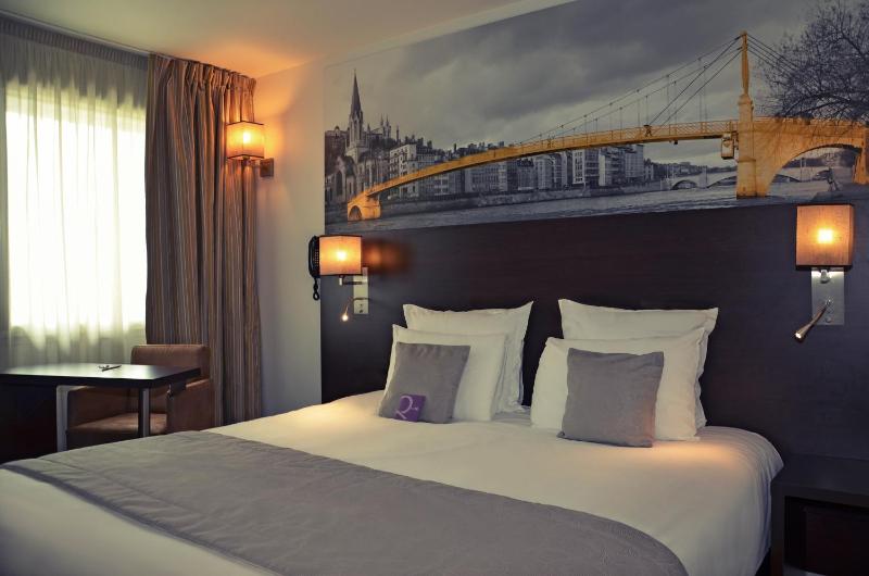 Standard Double Room image 3