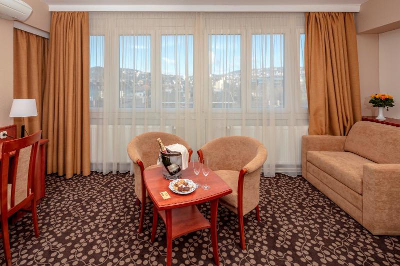 Deluxe Studio (3 Adults) image 4