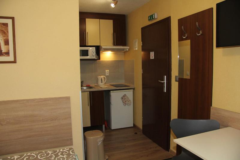 Double Room with Balcony image 3