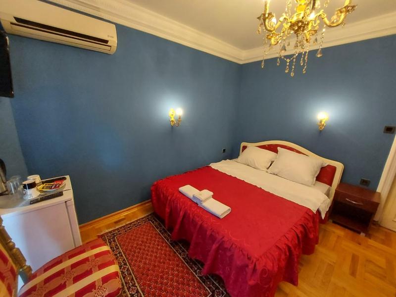 Deluxe Double Room with Shower image 3