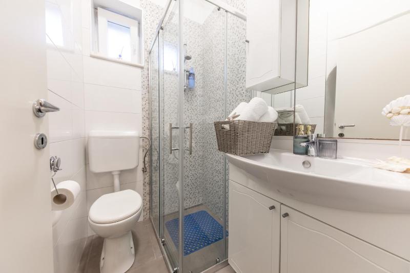 Double Room with Private Bathroom image 4